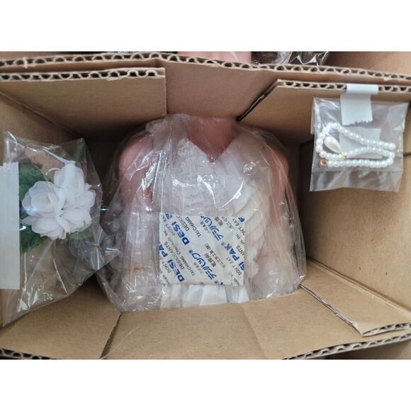 Ashton Drake Galleries Language of Wedding Flowers Camellia 20 in Bridal Doll - Picture 3 of 8